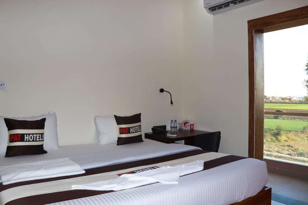 Pat Hotels Индаур Экстерьер фото