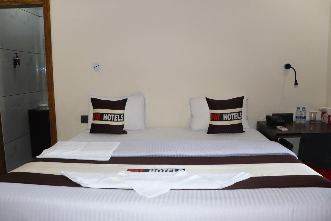 Pat Hotels Индаур Экстерьер фото