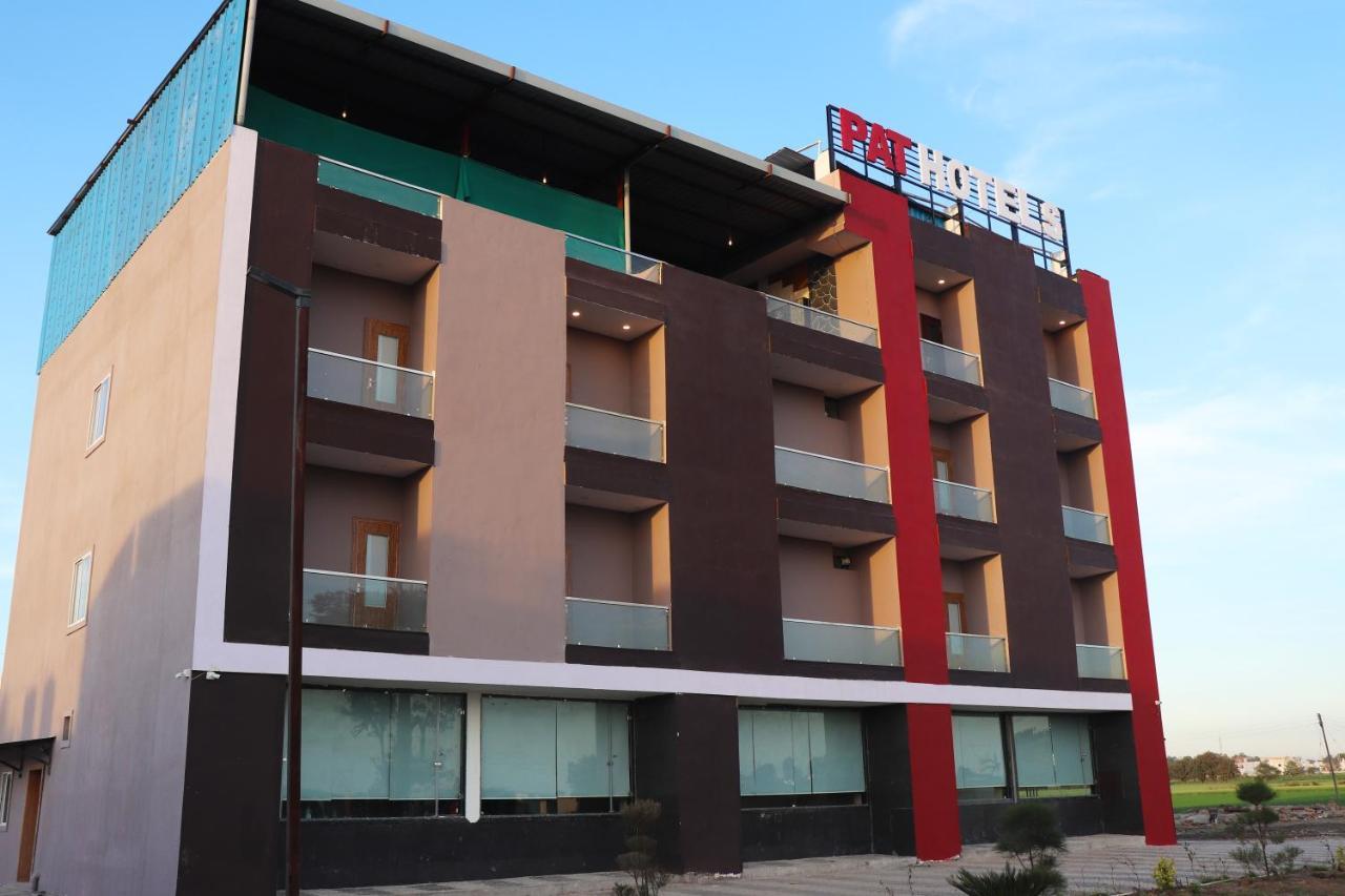 Pat Hotels Индаур Экстерьер фото