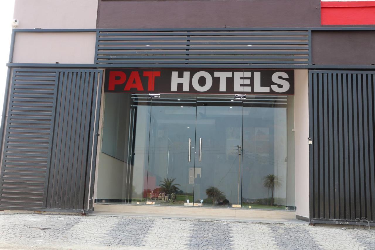 Pat Hotels Индаур Экстерьер фото