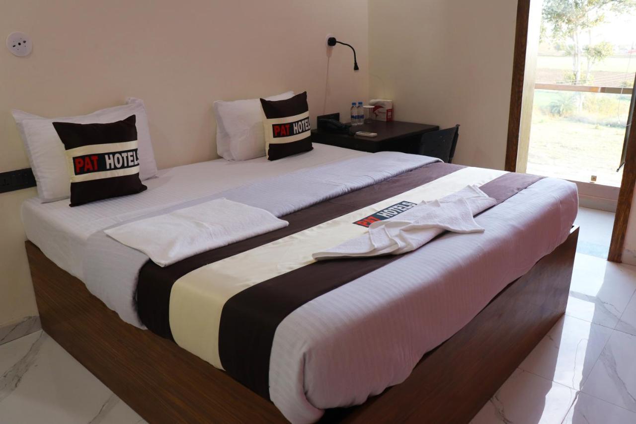 Pat Hotels Индаур Экстерьер фото